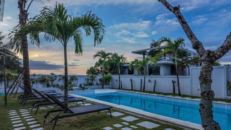 Hotel & Villas in Uluwatu , Bali